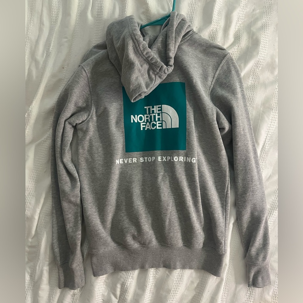 Gray Men’s Small Northface hoodie